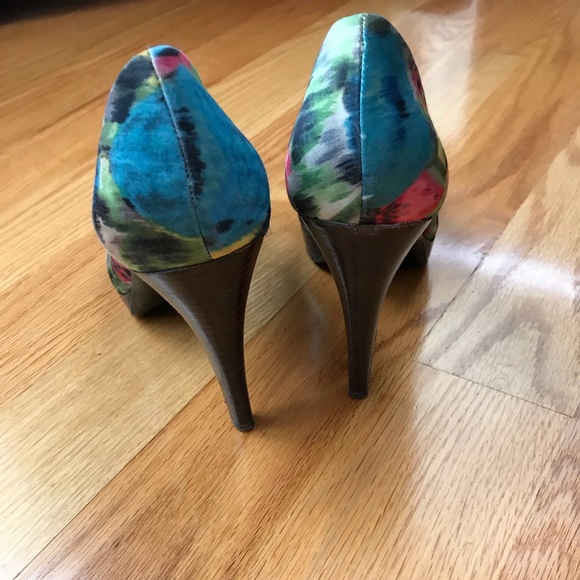 The Perfect Heel to Accessorize a LBD - Picture 4 of 6